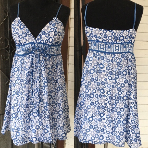 Studio M Dresses & Skirts - Studio M Blue & White floral sundress. Small A4